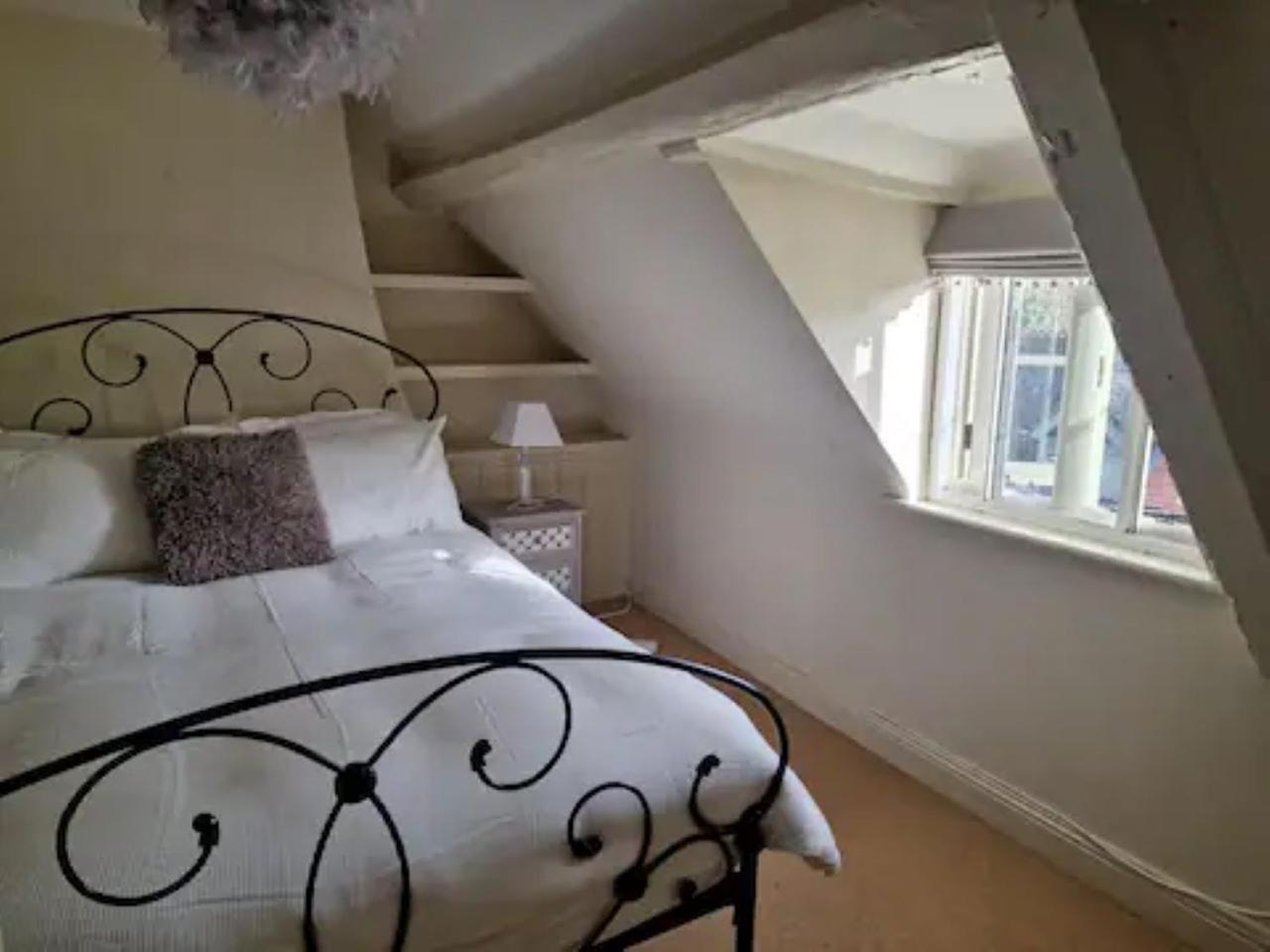 Jackdaw Cottage-Beautiful Cottage, Town Centre Wimborne Minster Eksteriør bilde