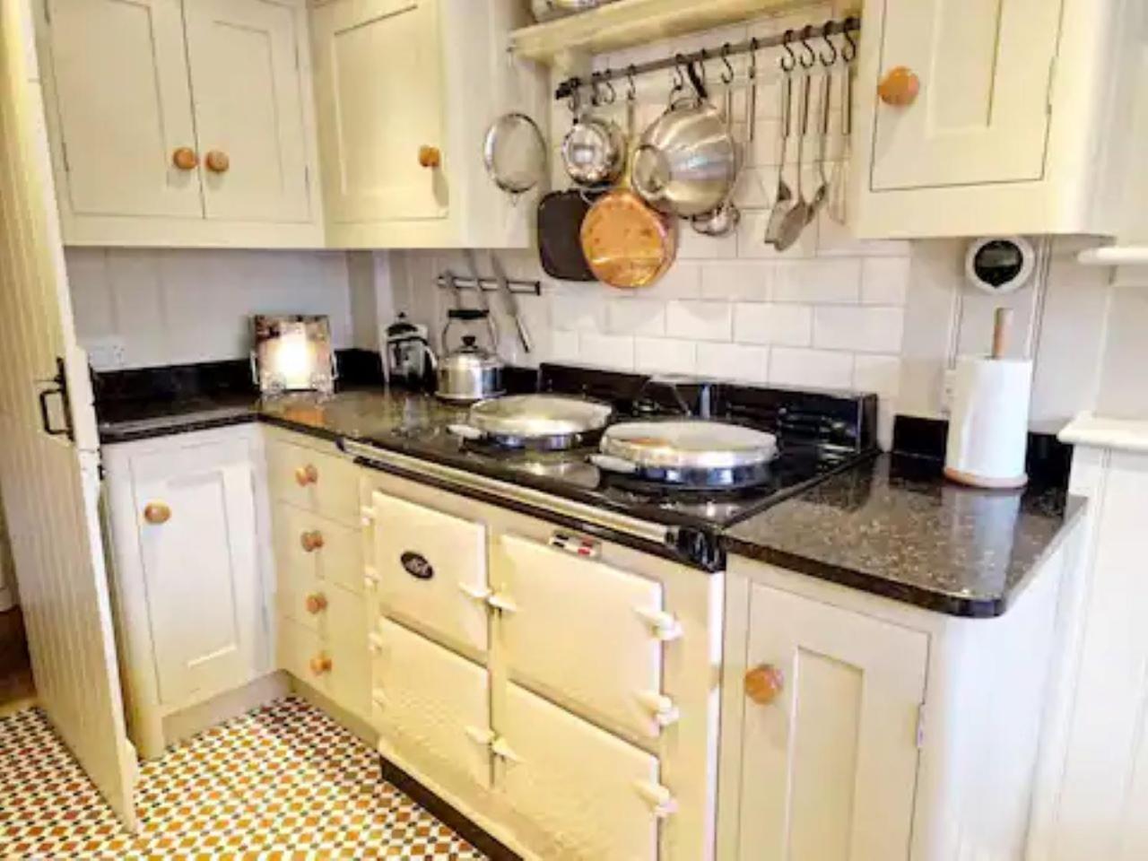 Jackdaw Cottage-Beautiful Cottage, Town Centre Wimborne Minster Eksteriør bilde